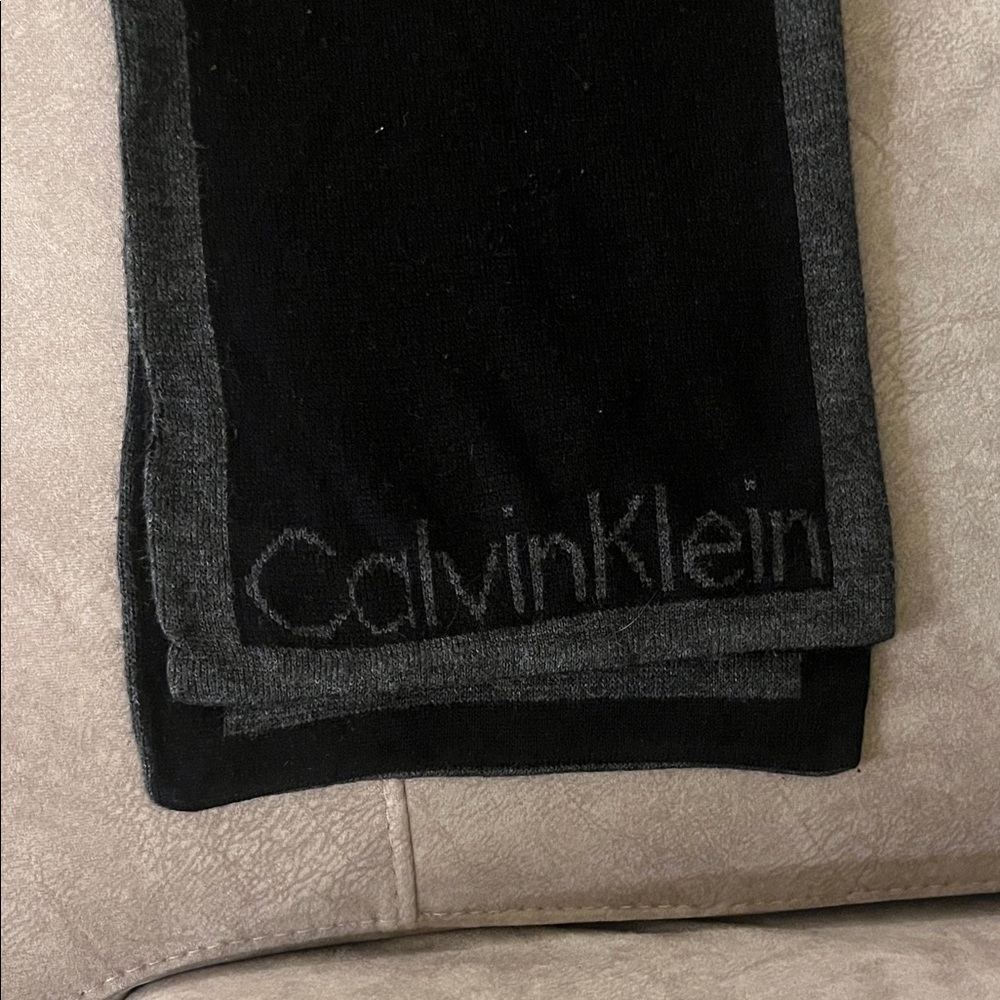 Reversible Calvin Klein Black and Gray Scarf